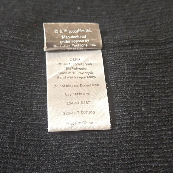 Star Wars Darth Vadar Beanie - Picture 6 of 6